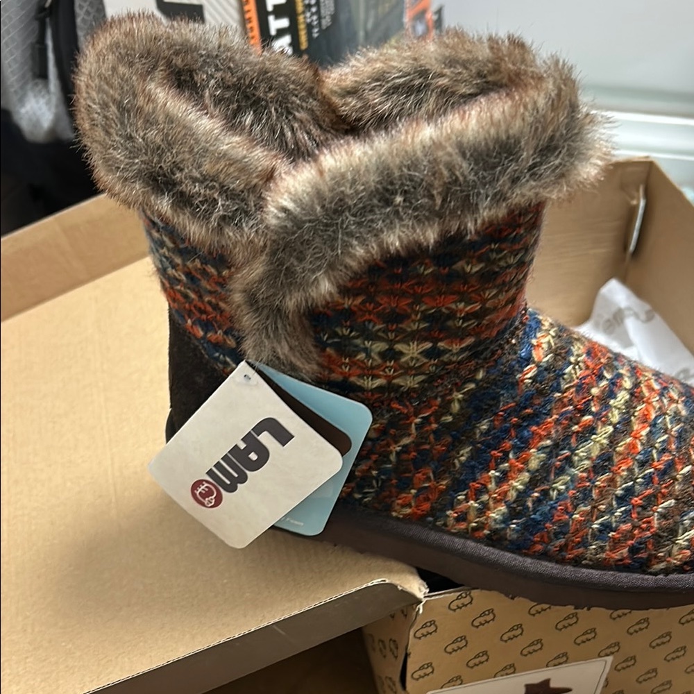 Lamo NWT Women'sMulticolor Knit Boots. Size 6